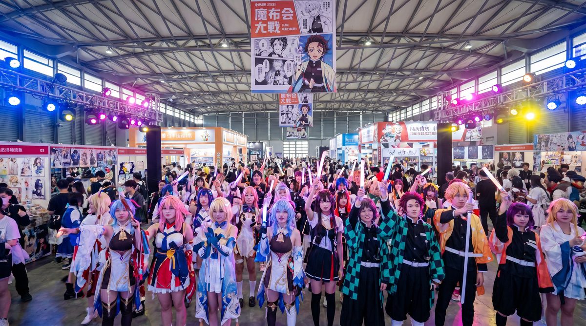 瘦猴眼镜妹动漫cosplay视频